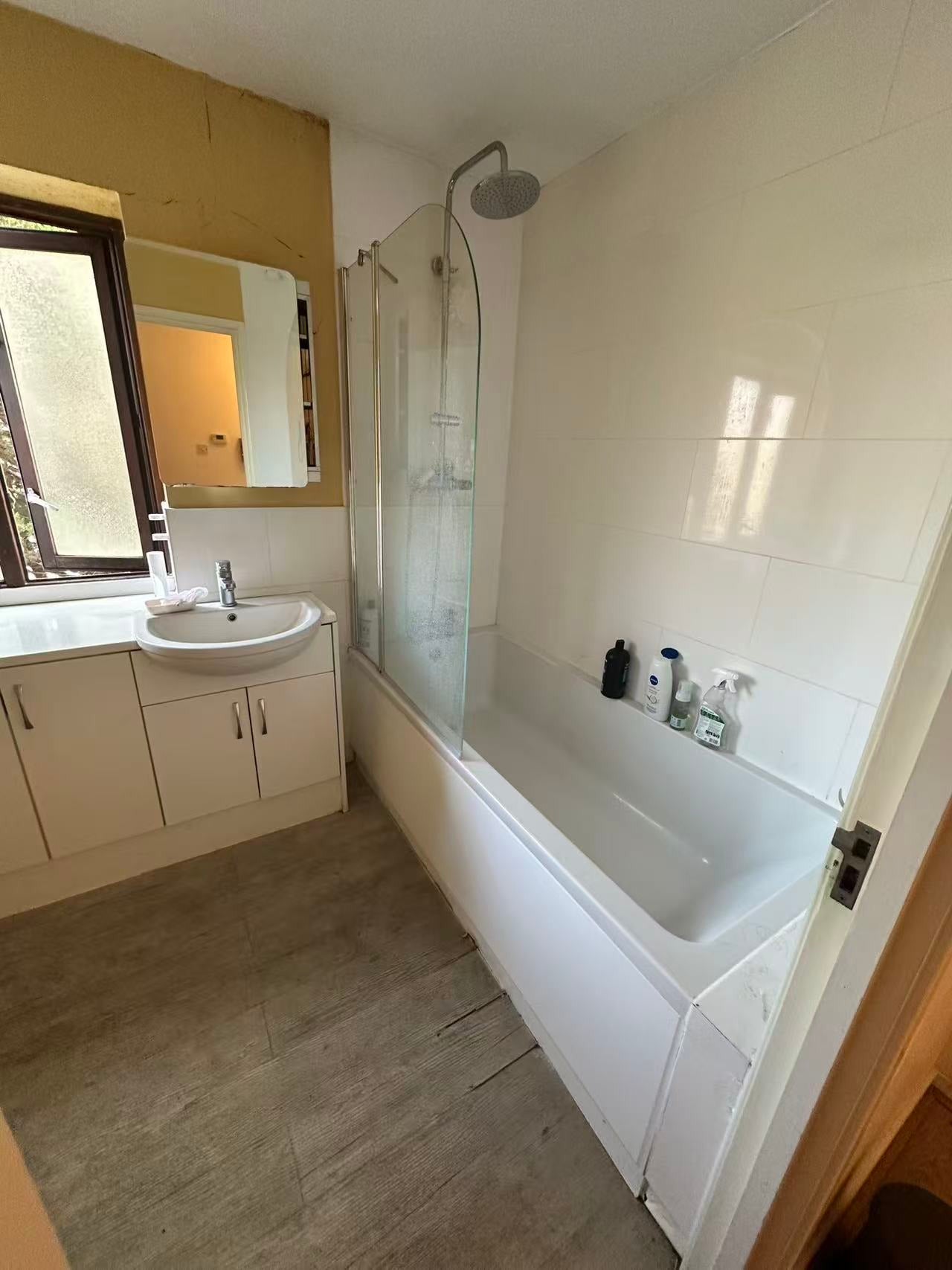Flat Tiber Gardens in Greater London