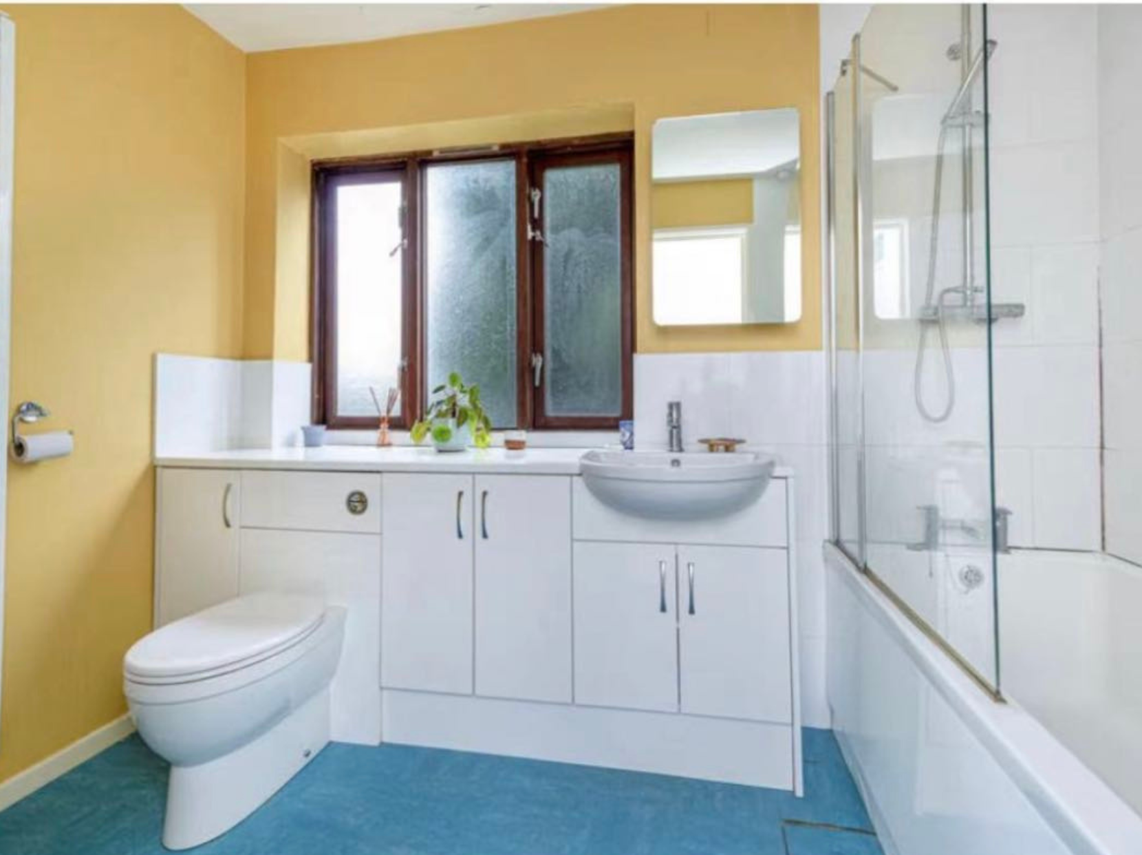 Flat Tiber Gardens in Greater London