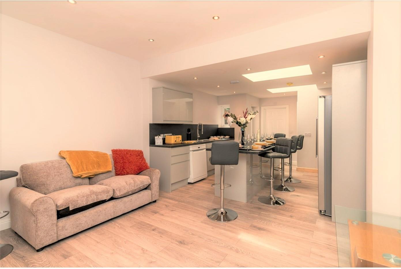 Room Dawlish Road in Birmingham