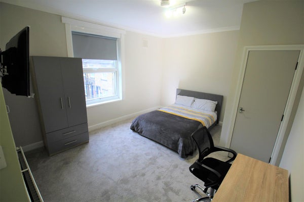 Flat Cliff Mount in Leeds