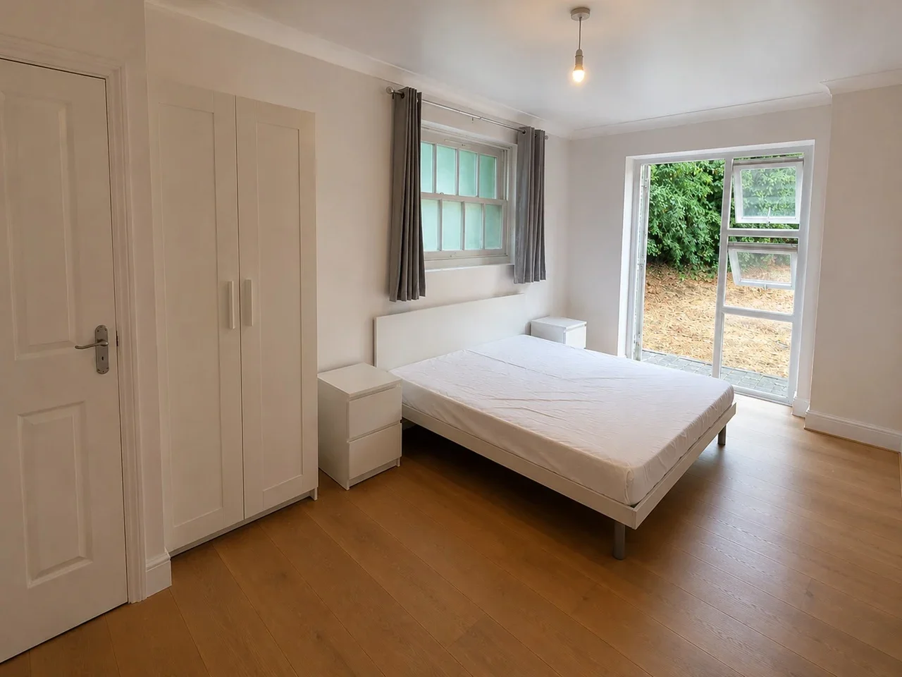 Room Wood Lane in Greater London