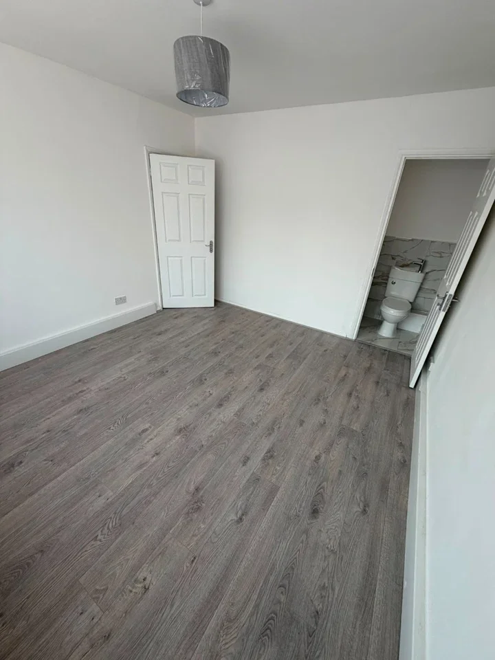 Flat Windsor Road in Greater London