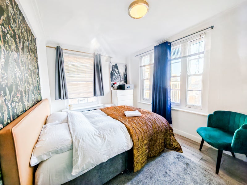 Room Edgware Road in City of Westminster