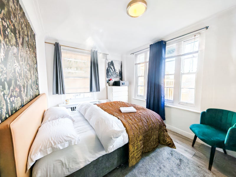 Room Edgware Road in City of Westminster