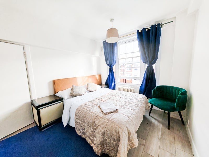 Room Edgware Road in City of Westminster