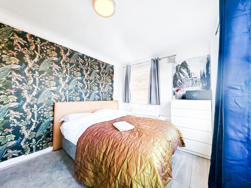 Room Edgware Road in City of Westminster