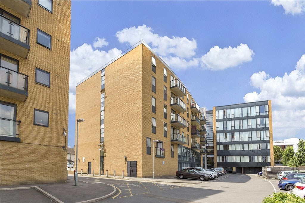 Flat Durnsford Road in Greater London