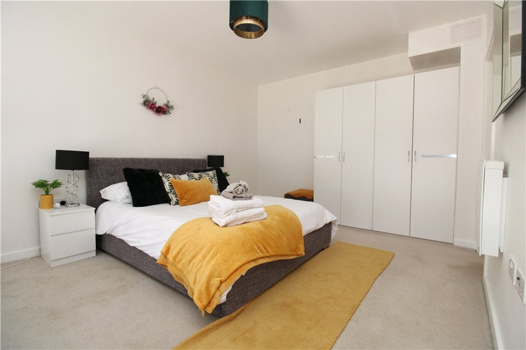 Flat Durnsford Road in Greater London