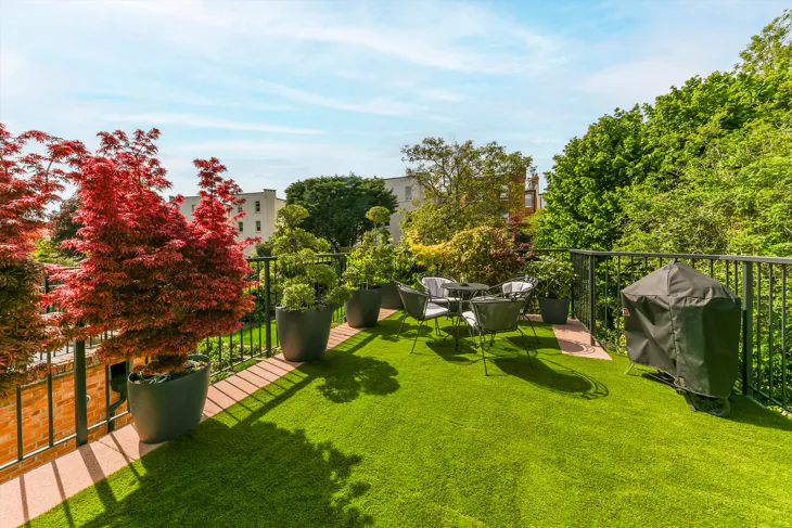 Flat Crediton Hill in London