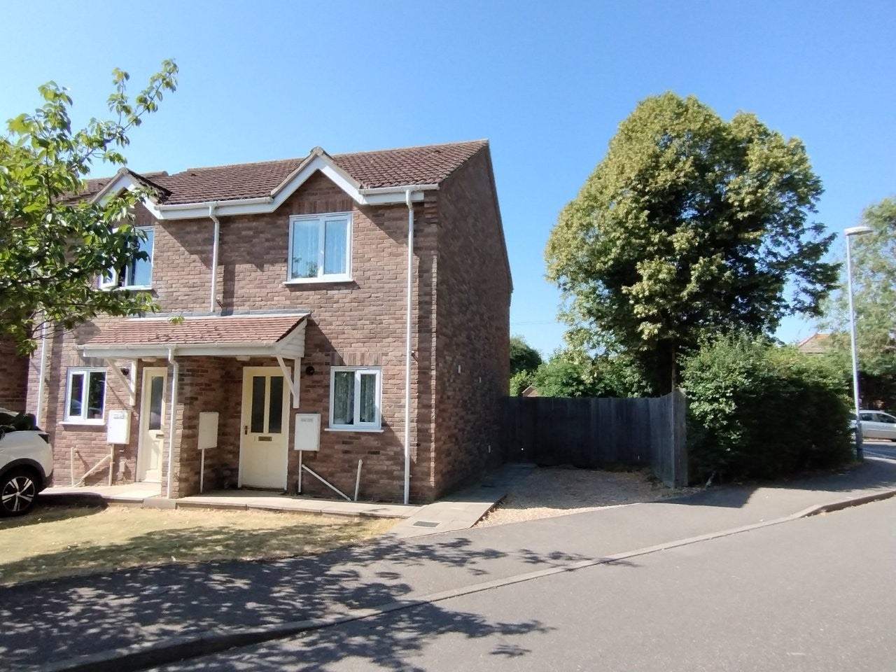 House Railway Close in South Holland