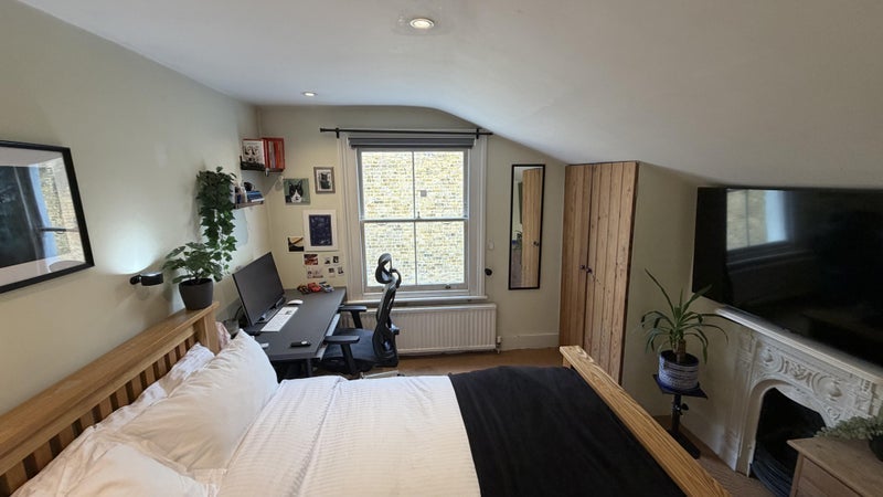 Room Fontarabia Road in Greater London