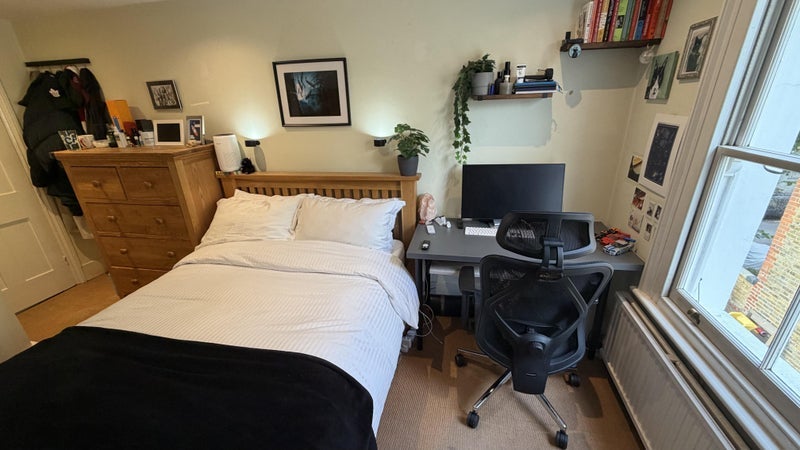 Room Fontarabia Road in Greater London