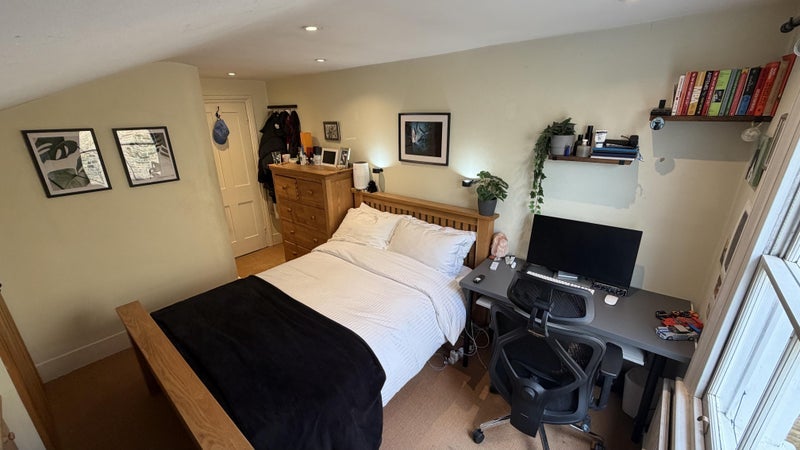 Room Fontarabia Road in Greater London