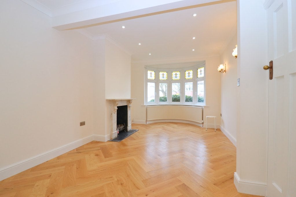 House Norton Avenue in Greater London