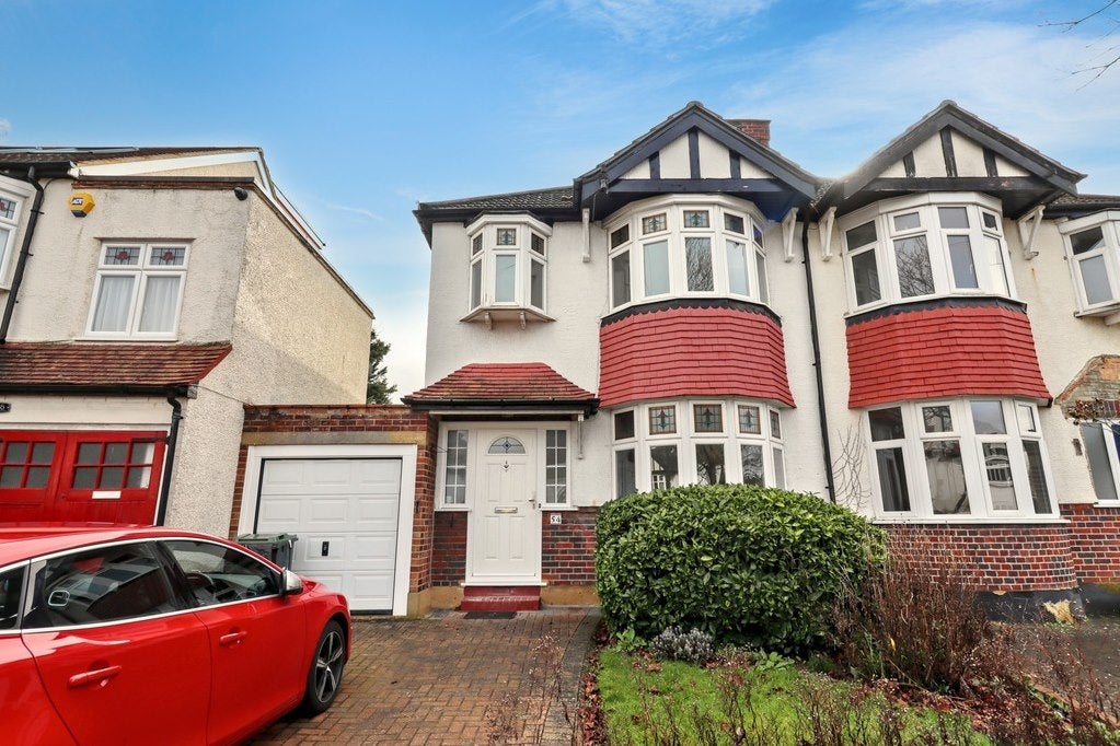 House Norton Avenue in Greater London