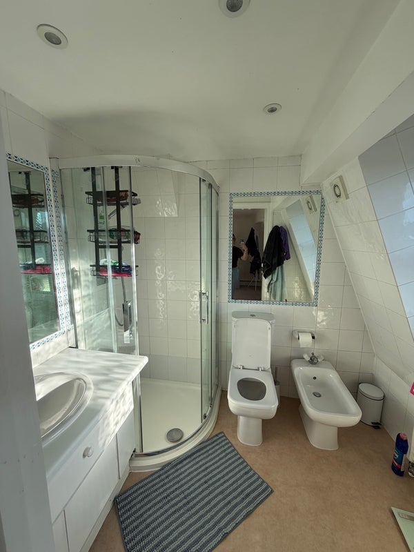 Room Bowfell Road in Greater London