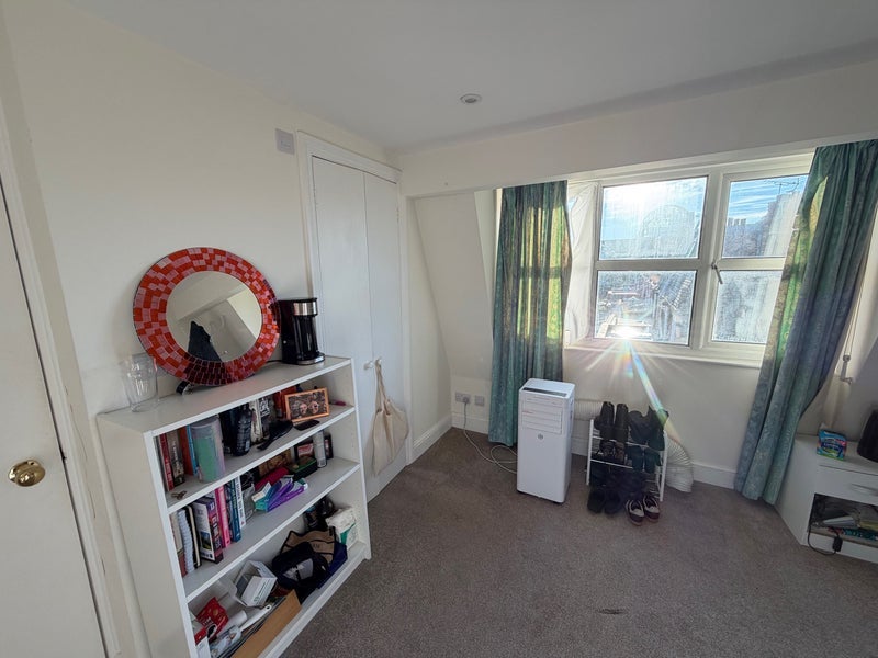 Room Bowfell Road in Greater London