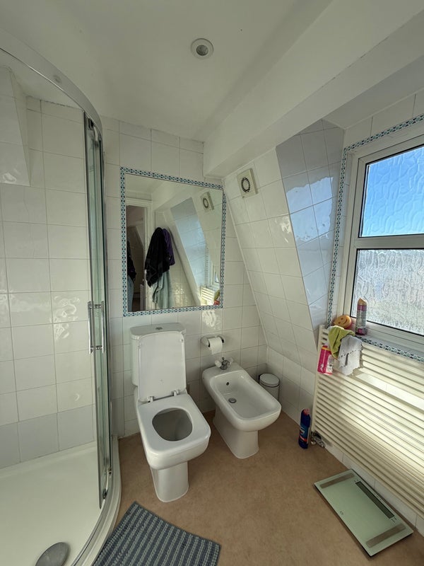 Room Bowfell Road in Greater London
