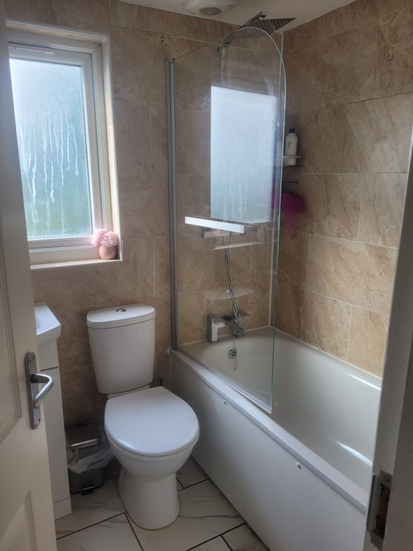 Room Chartham Road in Greater London