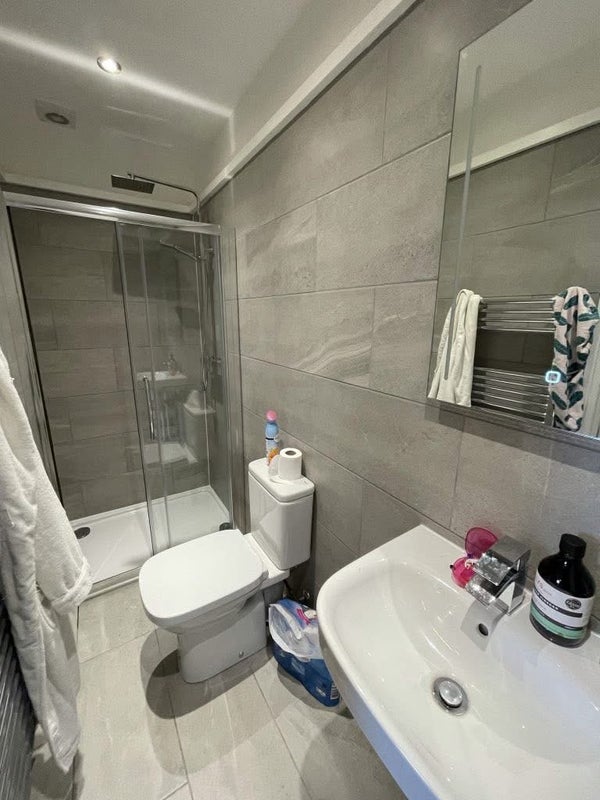 Room Fern Avenue in Newcastle upon Tyne