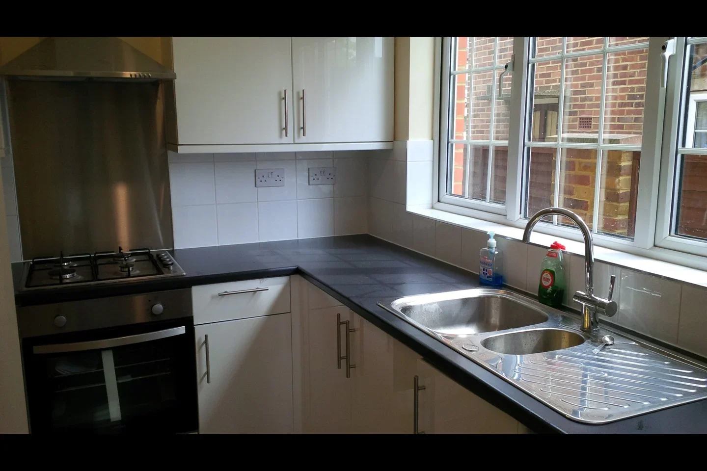 Flat Elmhurst Road in Slough