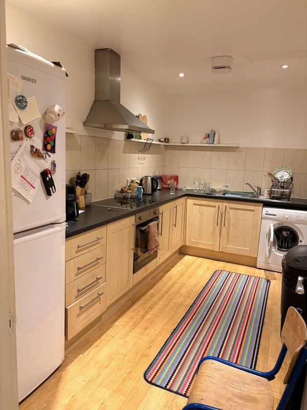 Flat Seal Street in Greater London