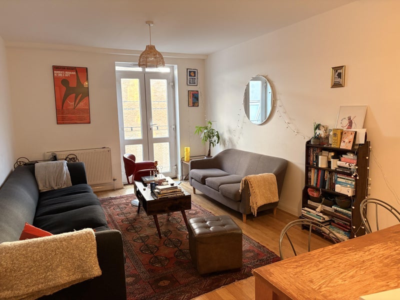 Flat Seal Street in Greater London
