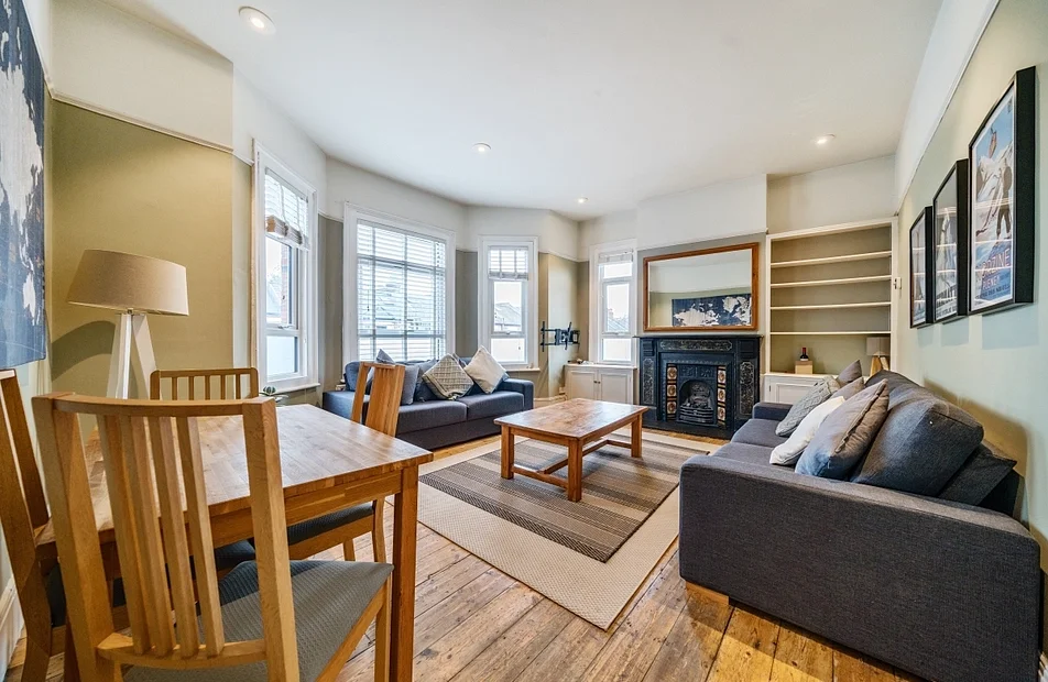 Flat Earlsfield Road in Greater London