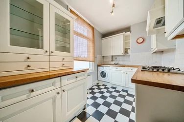 Flat Earlsfield Road in Greater London