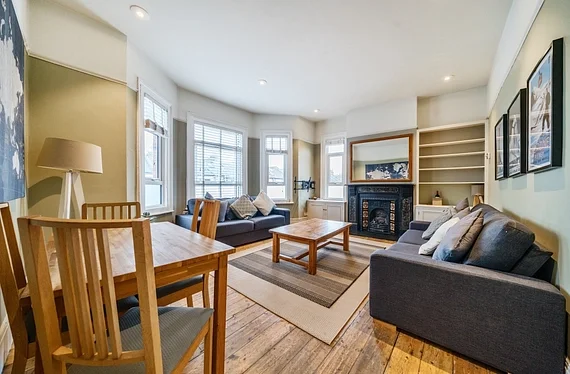 Flat Earlsfield Road in Greater London