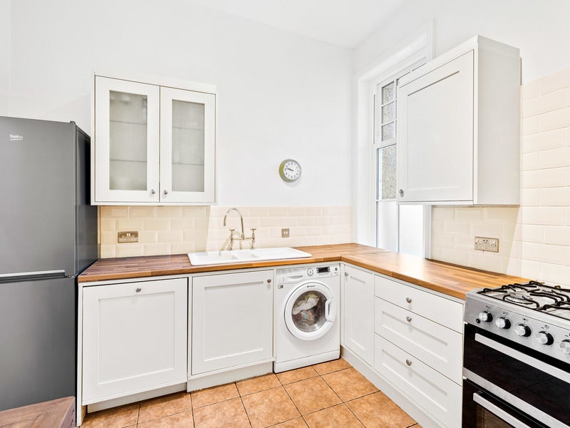 Flat Stanstead Road in Caterham on the Hill