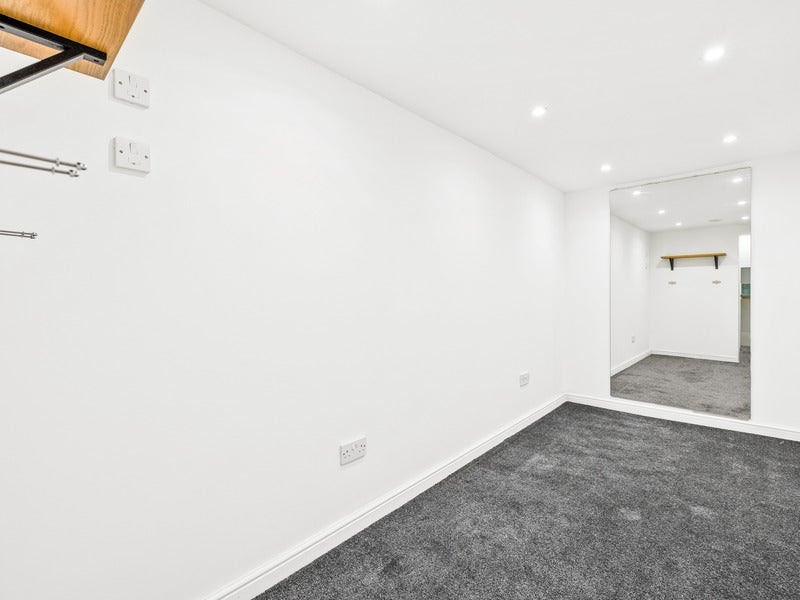 Flat Stanstead Road in Caterham on the Hill