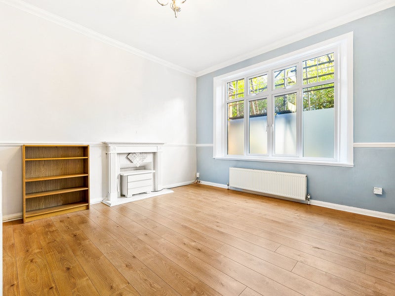 Flat Stanstead Road in Caterham on the Hill