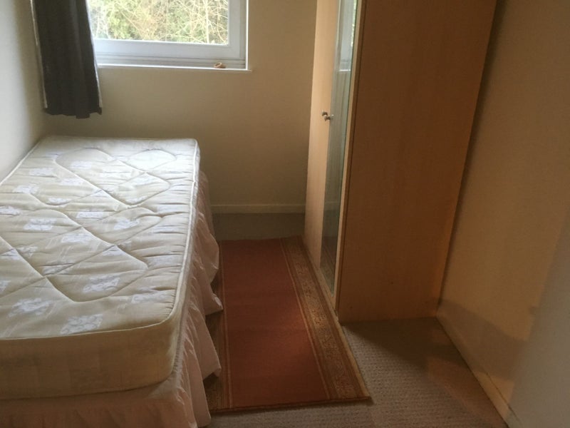 Room Exhall Close in Redditch