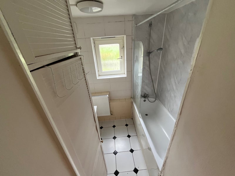 Room Studley Road in Greater London