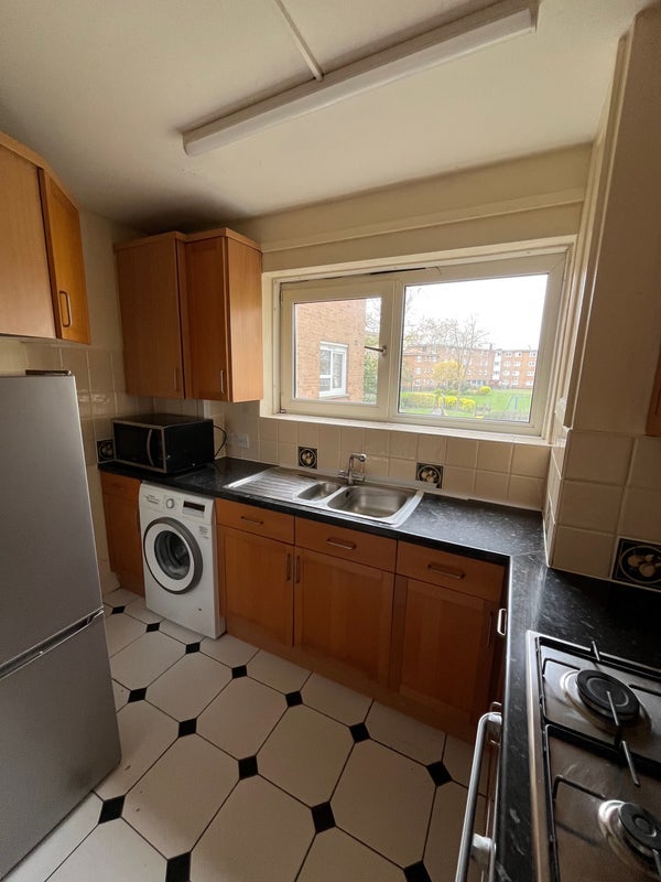 Room Studley Road in Greater London