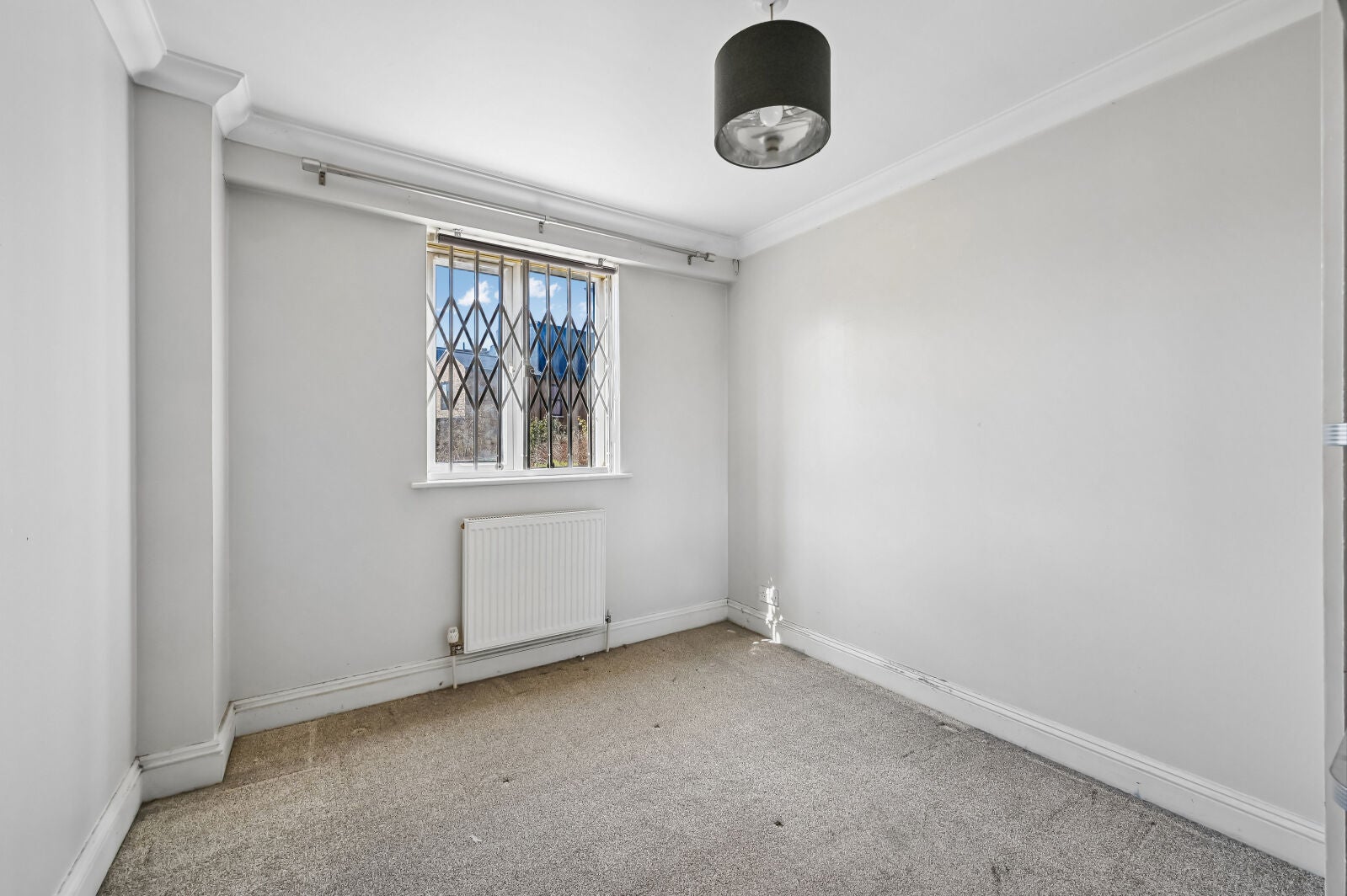 Flat Hartfield Road in Greater London