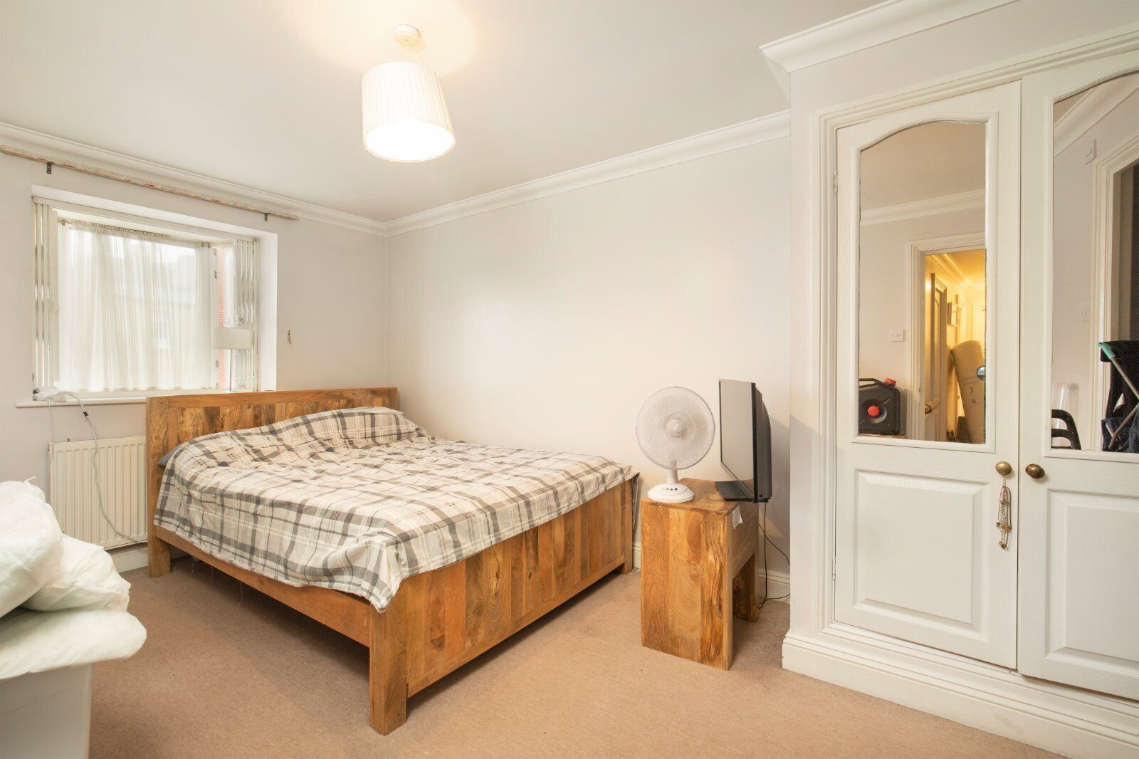 Flat Hartfield Road in Greater London