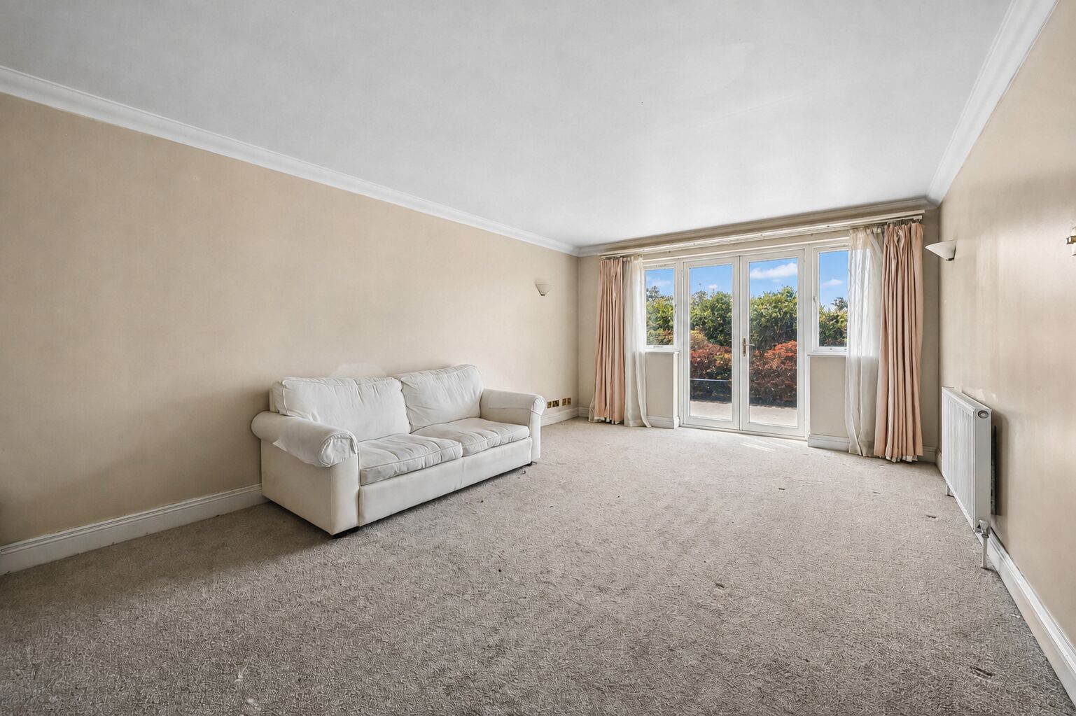 Flat Hartfield Road in Greater London