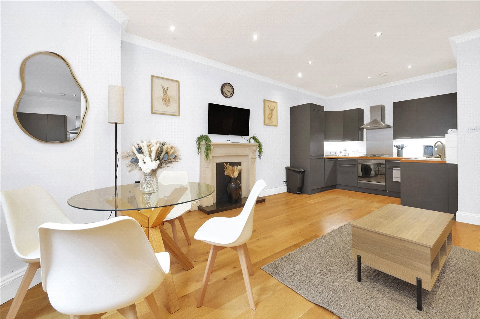 Flat Southwell Gardens in Greater London