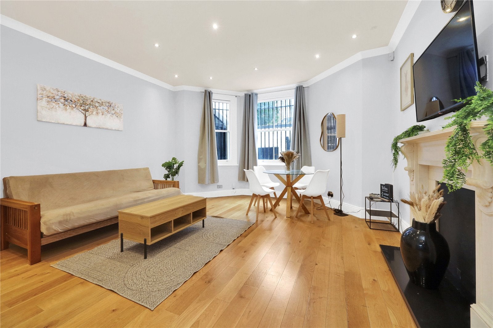 Flat Southwell Gardens in Greater London