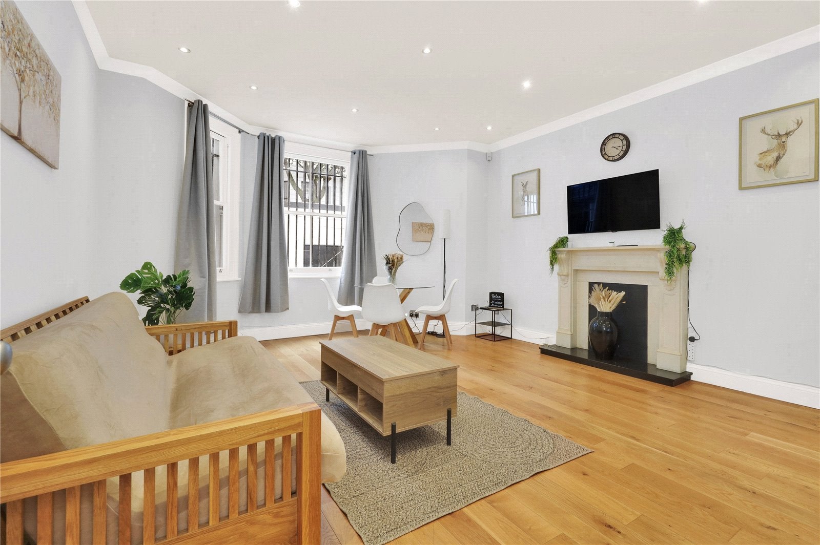 Flat Southwell Gardens in Greater London