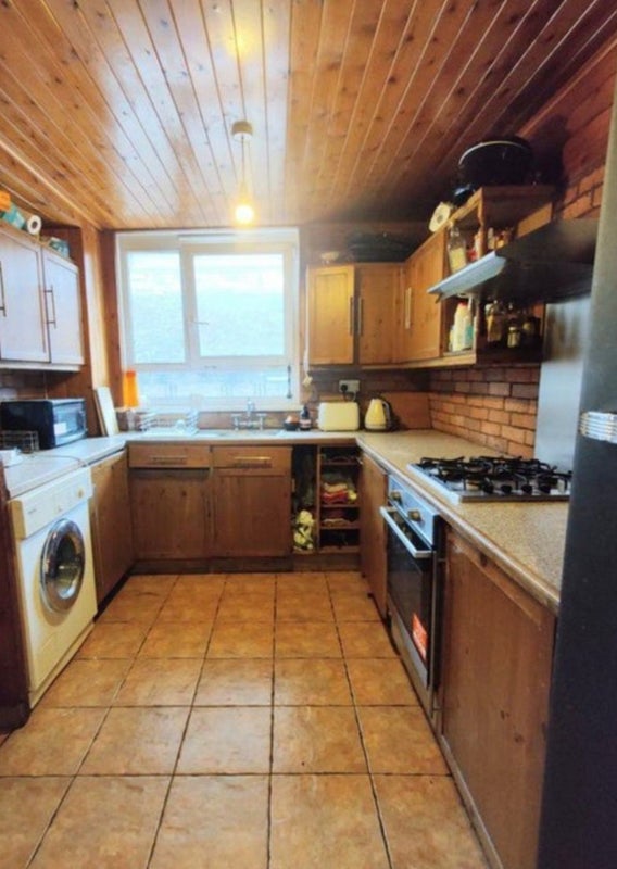 Room Pelter Street in Greater London