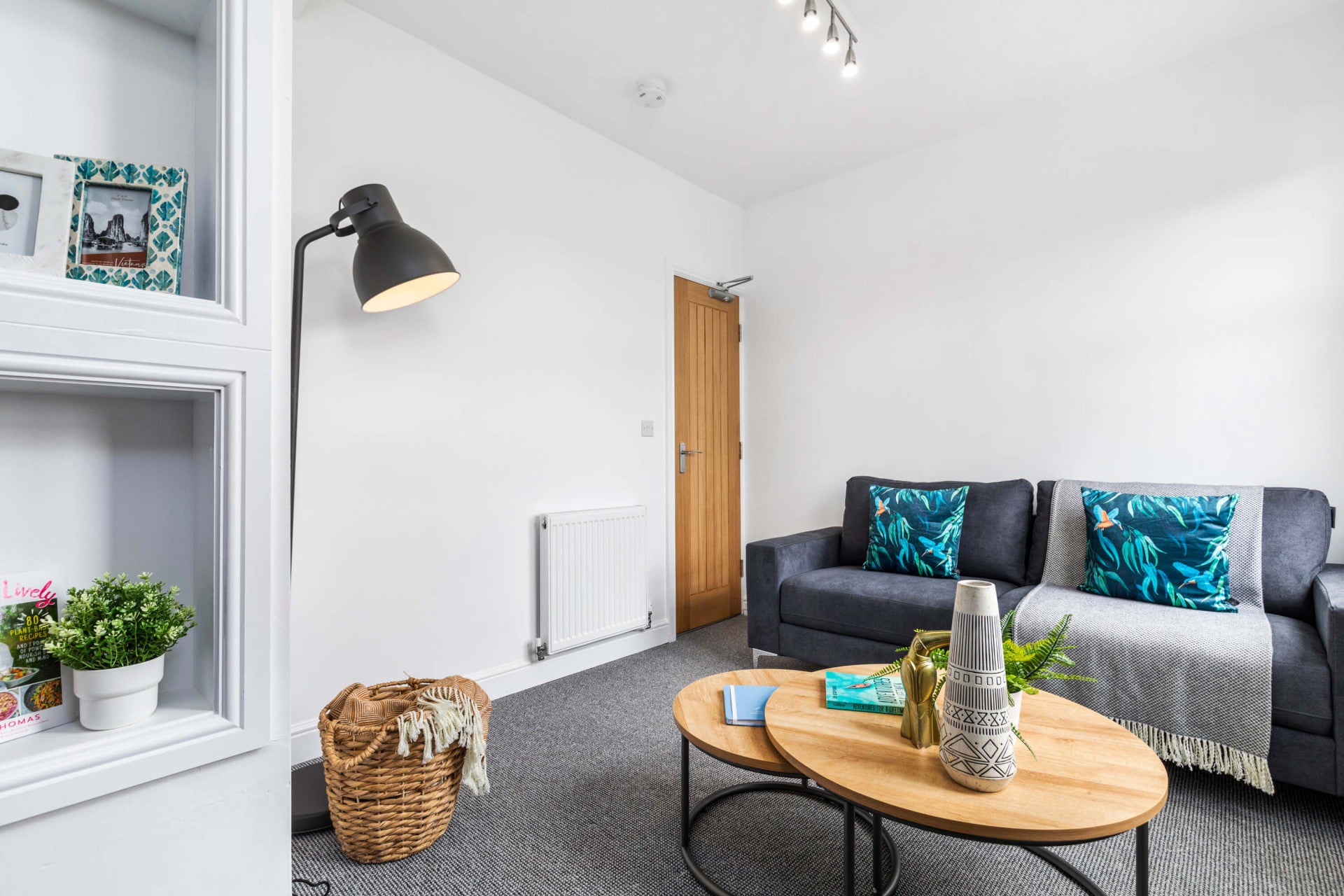 Room Back Hartley Grove in Leeds