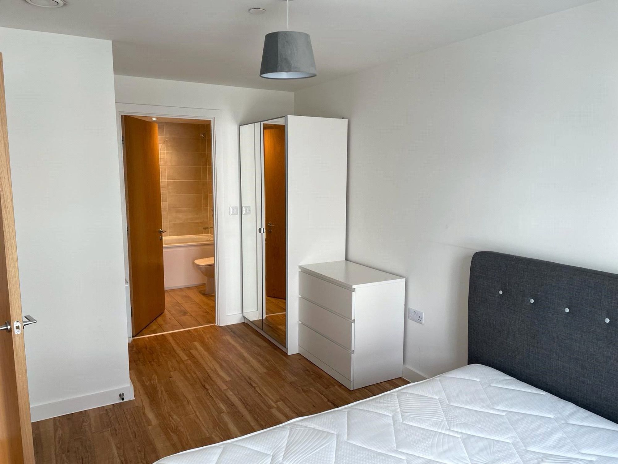 Flat Pomona Strand in Trafford