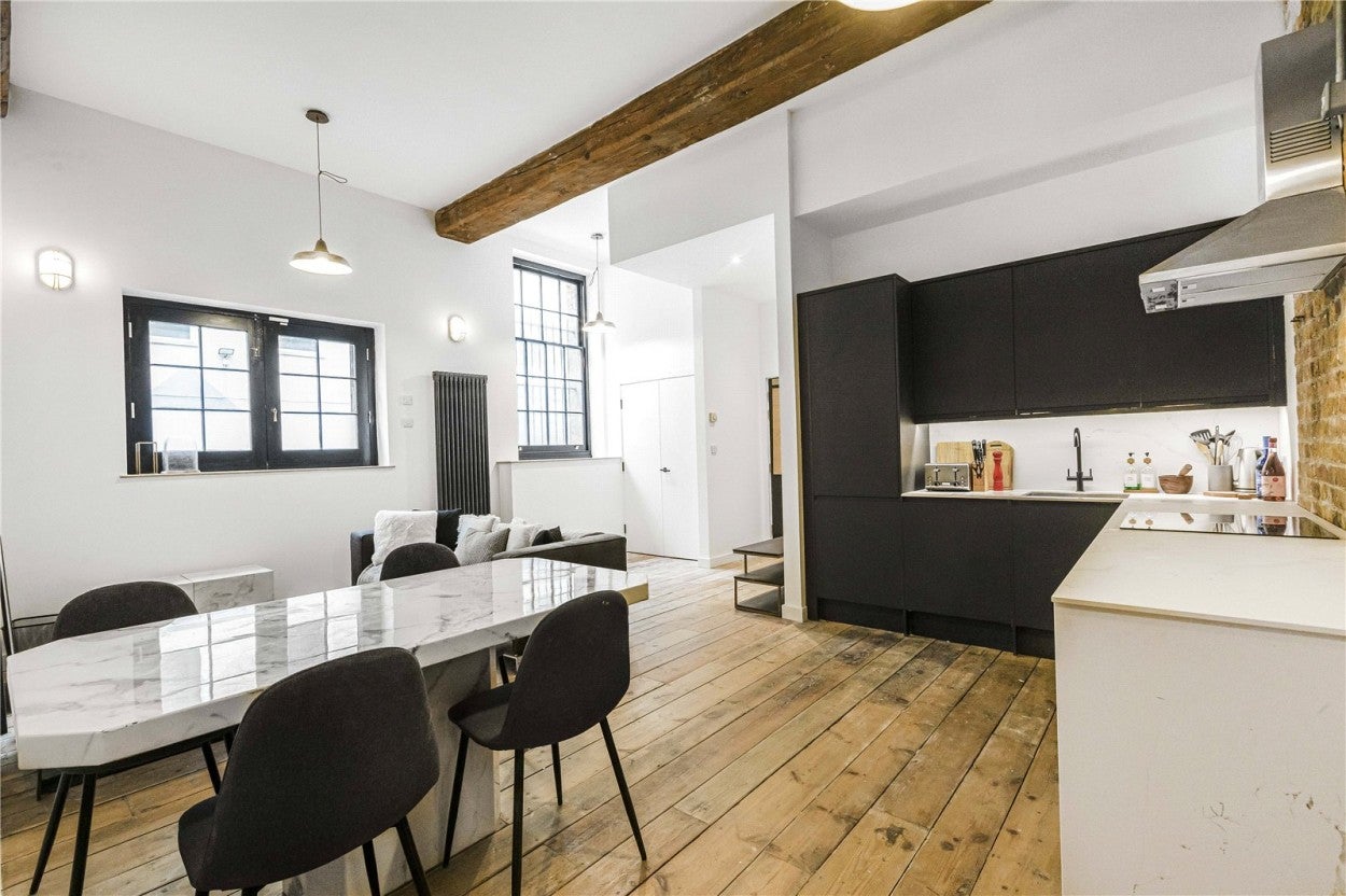 Flat City Garden Row in Greater London