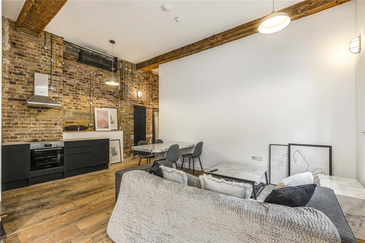 Flat City Garden Row in Greater London
