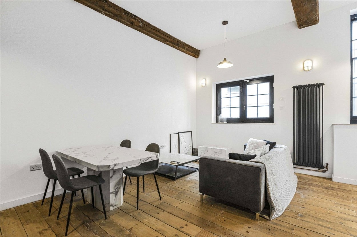 Flat City Garden Row in Greater London