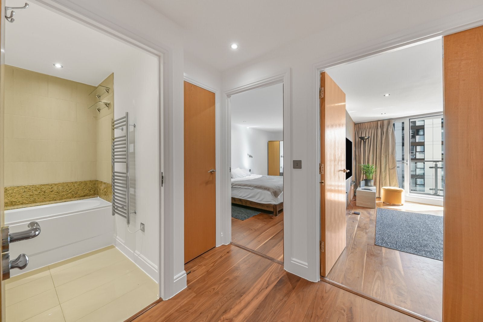 Flat Winchester Mews in Greater London