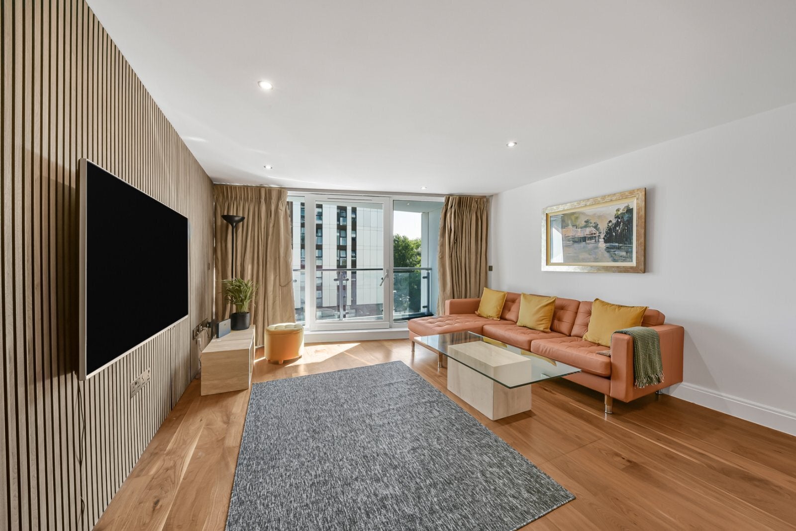 Flat Winchester Mews in Greater London